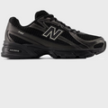 New Balance 740 Black
